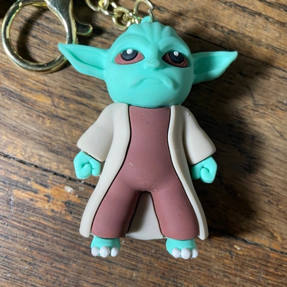 Baby Yoda Keychain Green - Picture 3 of 5